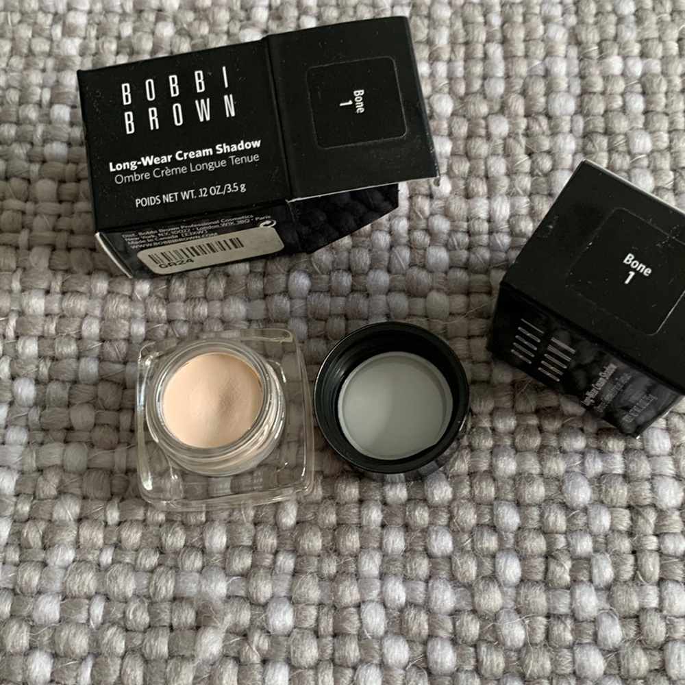 Bobby Brown long wearing cream shadow pod